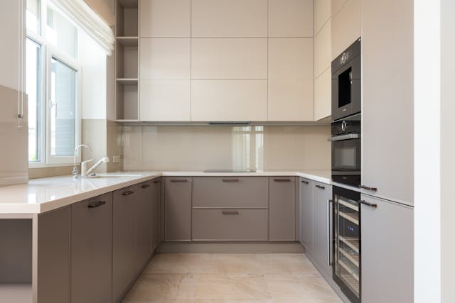 A limited space small U shaped kitchen designs